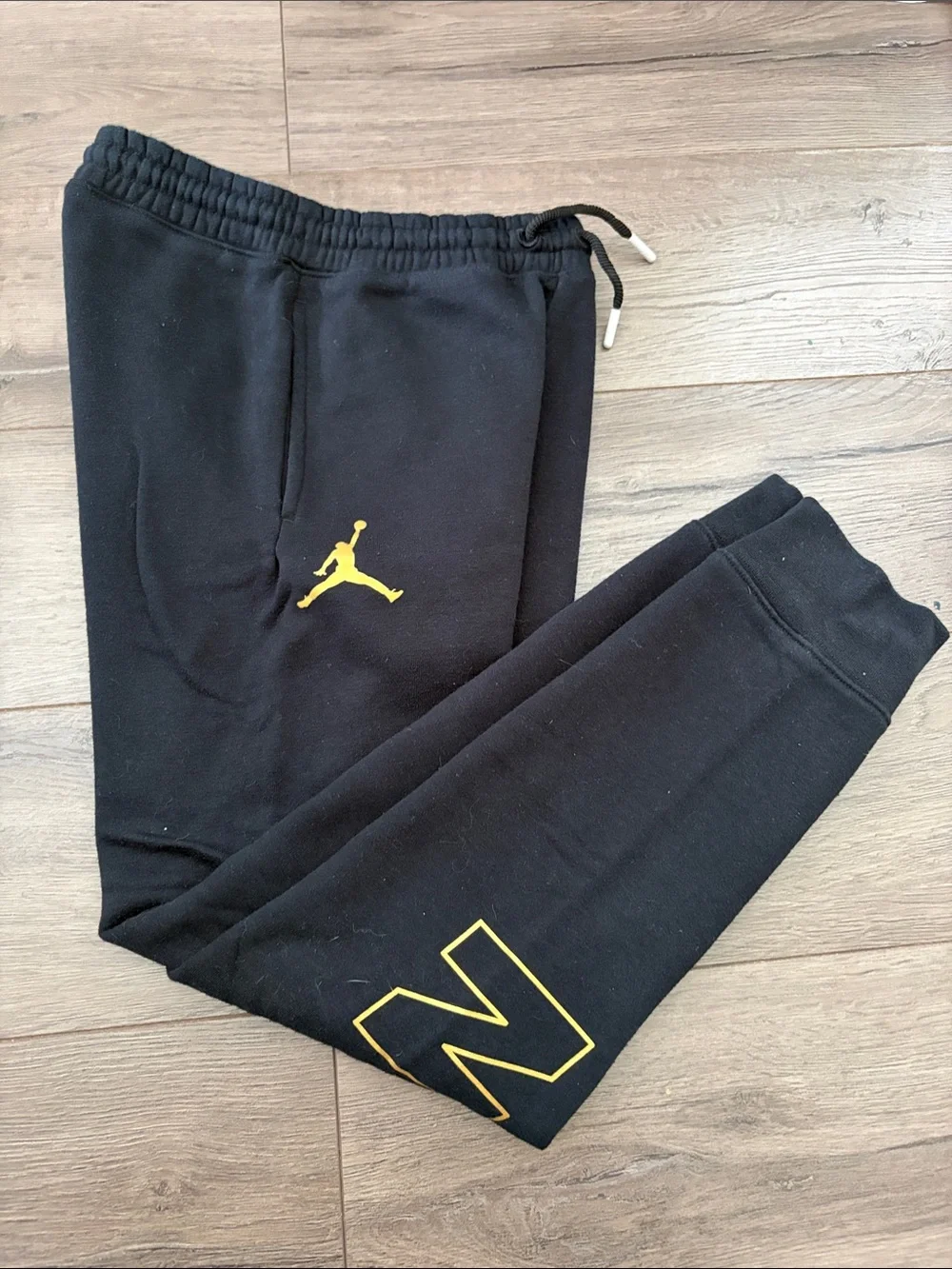 Jordan Kids Black & Gold Logo Sweatshirt and Joggers Set. Size Medium
